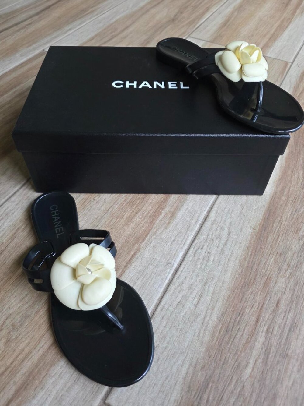 CHANEL CC Jelly Camelia Rubber Jelly Thong Flip Sandals Eur. 38 - Picture 4 of 15